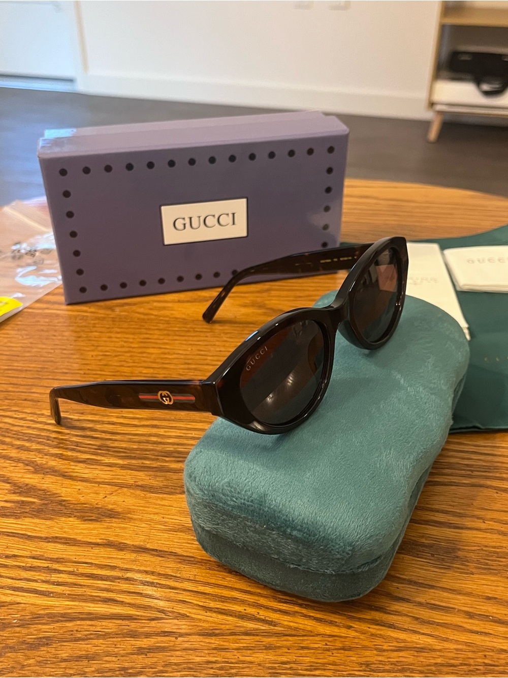 NWT Gucci Black Cat-Eye Sunglasses